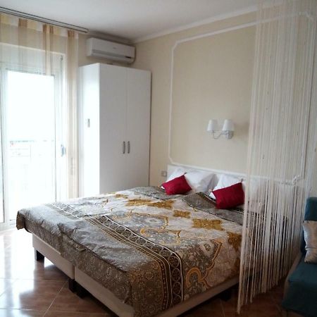 Elen Apartment - Adults Only Орікум Екстер'єр фото